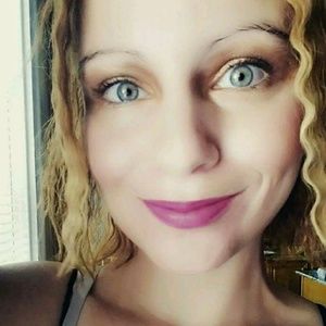 Meet your Posher, Kendra